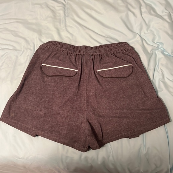 Lululemon Gray Athletic Shorts Size 8 - Picture 1 of 2